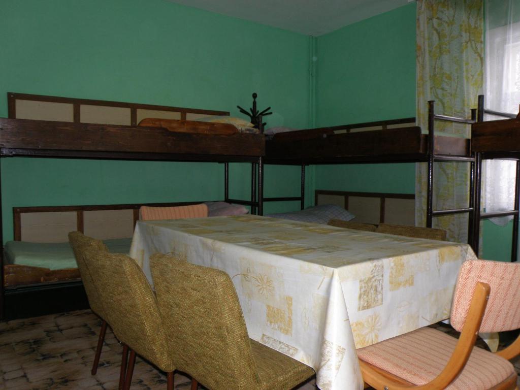 Szkolne Schronisko Mlodziezowe Zloty Widok Hostel Piechowice  Room photo