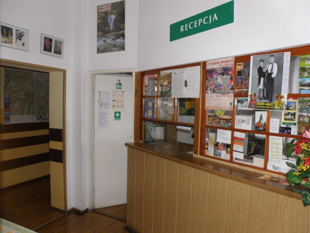 Szkolne Schronisko Mlodziezowe Zloty Widok Hostel Piechowice  Exterior photo
